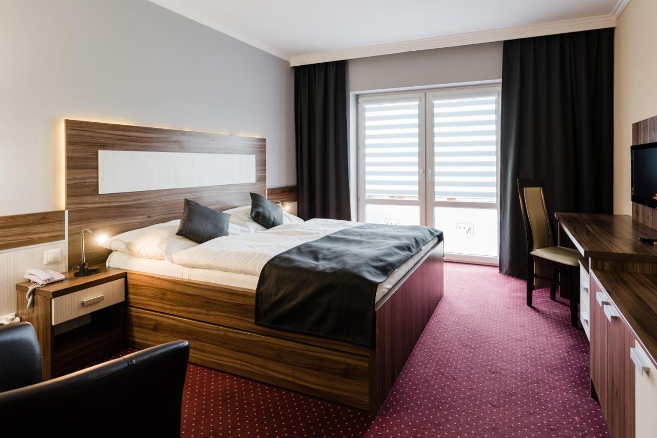 Hotel Menhard Buitenkant foto