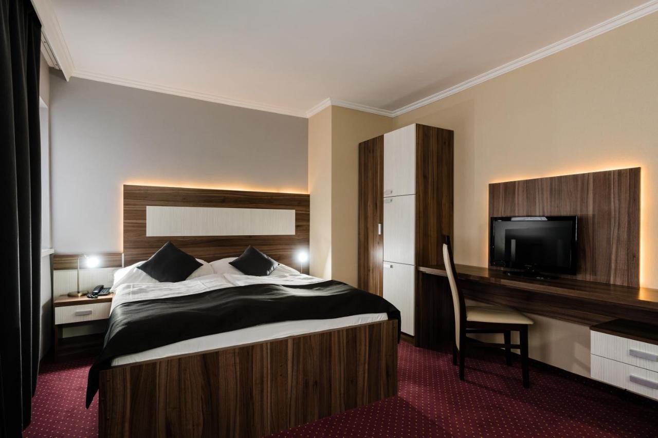 Hotel Menhard Buitenkant foto