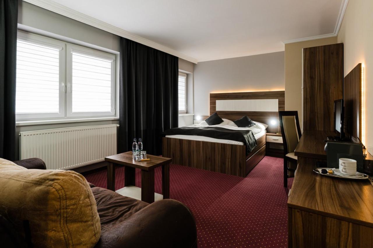 Hotel Menhard Buitenkant foto